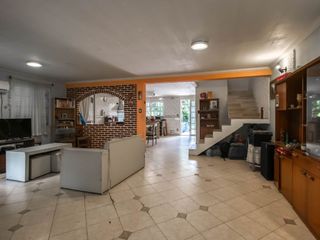 Foto 4 de VENTA DE CASAS EN LA PLATA CON JARDIN