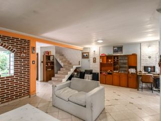 Foto 5 de VENTA DE CASAS EN LA PLATA CON JARDIN
