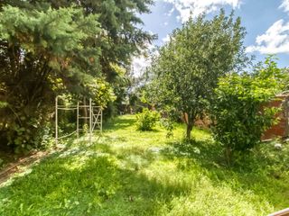 Foto 1 de VENTA DE CASAS EN LA PLATA CON JARDIN