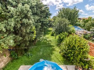 Foto 2 de VENTA DE CASAS EN LA PLATA CON JARDIN