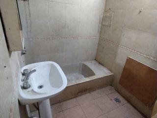 Foto 11 de VENTA DE CASA MULTIFAMILIAR C/ LOCALES AL FRENTE