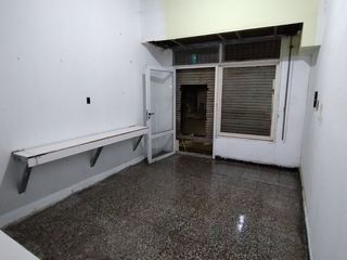 Foto 4 de VENTA DE CASA MULTIFAMILIAR C/ LOCALES AL FRENTE