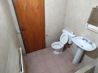 Foto 10 de VENTA DE CASA MULTIFAMILIAR C/ LOCALES AL FRENTE