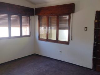 Foto 4 de Casa + Dpto. sobre Av. Balloffet
