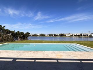 Foto 12 de Alquiler y/o Venta en Barbarita a la Laguna, 5 Dormitorios en Suite.