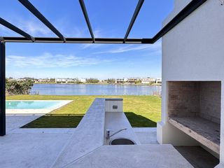 Foto 15 de Alquiler y/o Venta en Barbarita a la Laguna, 5 Dormitorios en Suite.