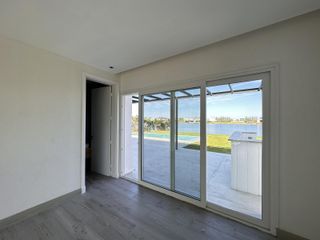 Foto 9 de Alquiler y/o Venta en Barbarita a la Laguna, 5 Dormitorios en Suite.