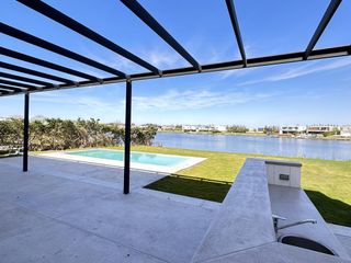 Foto 16 de Alquiler y/o Venta en Barbarita a la Laguna, 5 Dormitorios en Suite.