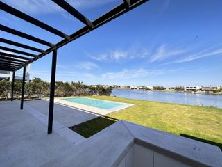 Foto 17 de Alquiler y/o Venta en Barbarita a la Laguna, 5 Dormitorios en Suite.