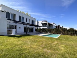 Foto 19 de Alquiler y/o Venta en Barbarita a la Laguna, 5 Dormitorios en Suite.