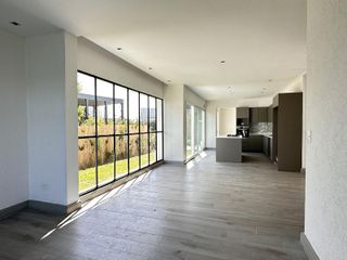 Foto 25 de Alquiler y/o Venta en Barbarita a la Laguna, 5 Dormitorios en Suite.