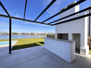 Foto 10 de Alquiler y/o Venta en Barbarita a la Laguna, 5 Dormitorios en Suite.