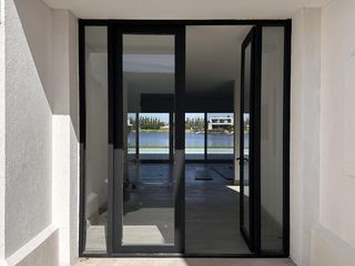 Foto 2 de Alquiler y/o Venta en Barbarita a la Laguna, 5 Dormitorios en Suite.