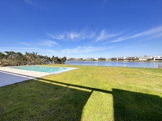 Foto 4 de Alquiler y/o Venta en Barbarita a la Laguna, 5 Dormitorios en Suite.