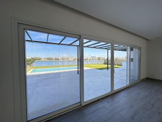 Foto 3 de Alquiler y/o Venta en Barbarita a la Laguna, 5 Dormitorios en Suite.