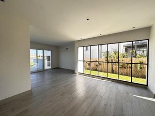 Foto 6 de Alquiler y/o Venta en Barbarita a la Laguna, 5 Dormitorios en Suite.