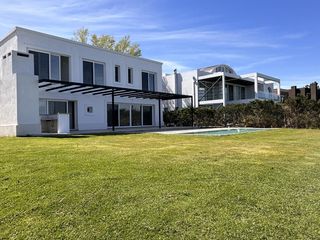Foto 20 de Alquiler y/o Venta en Barbarita a la Laguna, 5 Dormitorios en Suite.