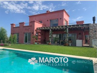 Foto 1 de CASA EN VENTA AL LAGO EN BARRIO EL CANTON ISLAS - MAROTO PROPIEDADES