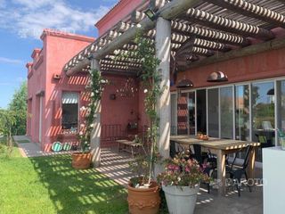 Foto 15 de CASA EN VENTA AL LAGO EN BARRIO EL CANTON ISLAS - MAROTO PROPIEDADES