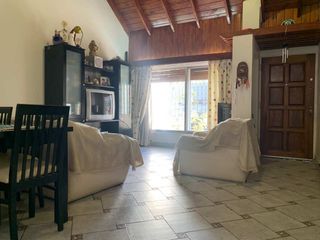 Foto 4 de CASA 6 AMB EN VENTA LINIERS COCHERA- PATIO -BALCON
