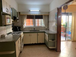 Foto 10 de CASA 6 AMB EN VENTA LINIERS COCHERA- PATIO -BALCON