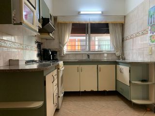 Foto 11 de CASA 6 AMB EN VENTA LINIERS COCHERA- PATIO -BALCON