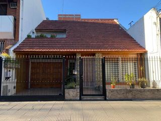 Foto 1 de CASA 6 AMB EN VENTA LINIERS COCHERA- PATIO -BALCON