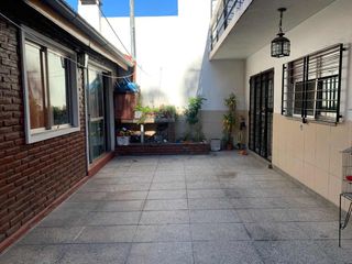 Foto 15 de CASA 6 AMB EN VENTA LINIERS COCHERA- PATIO -BALCON