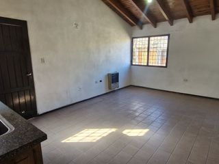 Foto 3 de Casa en alquiler de 3 dormitorios c/ cochera en Maipú