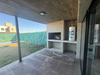 Foto 10 de Casa en alquiler, dos dormitorios  mas pileta, Barrio Norte, Villa Allende