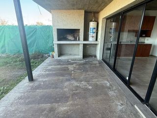 Foto 9 de Casa en alquiler, dos dormitorios  mas pileta, Barrio Norte, Villa Allende
