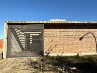 Foto 1 de Casa en alquiler, dos dormitorios  mas pileta, Barrio Norte, Villa Allende