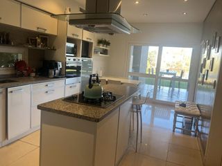 Foto 11 de Casa en  venta Barrio Altamira al agua , Tigre
