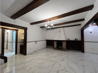 Foto 2 de ALQUILER 24 MESES - CASA DE CUATRO AMBIENTES  EN LA PERLA