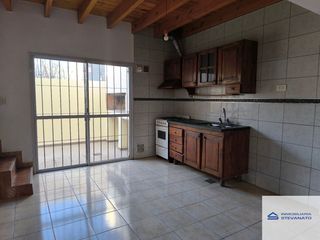 Foto 2 de Dúplex en alquiler de 2 dormitorios c/ cochera en Maipú