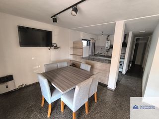 Foto 2 de Casa en alquiler de 4 dormitorios c/ cochera en Godoy Cruz