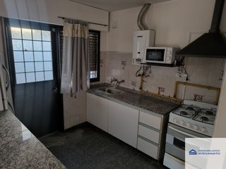 Foto 4 de Casa en alquiler de 4 dormitorios c/ cochera en Godoy Cruz