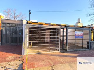 Foto 1 de Casa en alquiler de 4 dormitorios c/ cochera en Godoy Cruz