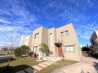 Foto 3 de Casa en Alquiler en Vila Marina I, Villanueva, Tigre, G.B.A. Zona Norte, Argentina