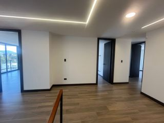 Foto 5 de RENTA CASA CUMBAYA 5 HABITACIONES
