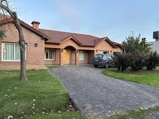 Foto 1 de Alquiler casa 5 amb Bo. Cerrado Santa Ana Moreno