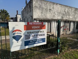 Foto 1 de VENTA DE CASA EN LISANDO OLMOS APTO BANCO