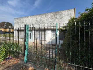 Foto 3 de VENTA DE CASA EN LISANDO OLMOS APTO BANCO