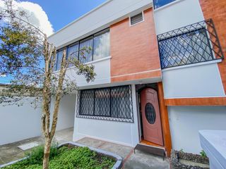 Foto 2 de Casa venta Ecuatoriana 195.21m2 Dos pisos