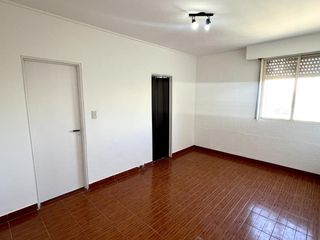 Foto 2 de E Lobos 200 Monoambiente Dividido 29M2 en Caballito VENTA