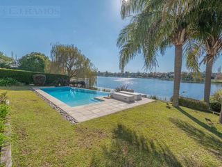 Foto 1 de Casa al lago en venta en Los Castores