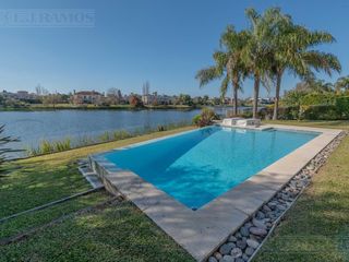 Foto 4 de Casa al lago en venta en Los Castores