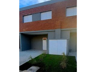 Foto 2 de Venta de Casa 3 dormitorios. Barrio cerrado