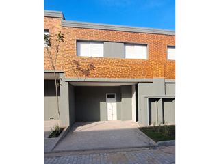 Foto 1 de Venta de Casa 3 dormitorios. Barrio cerrado