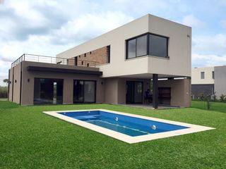 Foto 2 de VENTA CASA 4 AMB Y DEP - VISTAS - PUERTOS DEL LAGO